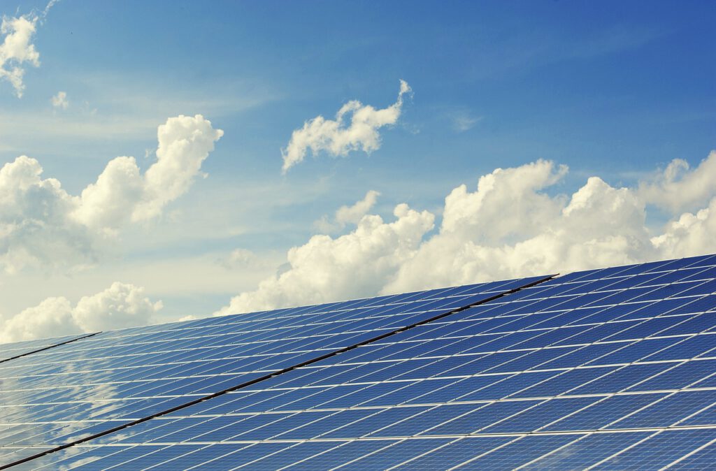 photovoltaic-2138992_1280-90.jpg