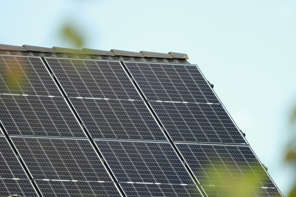 photovoltaic-6239423_1280-98.jpg