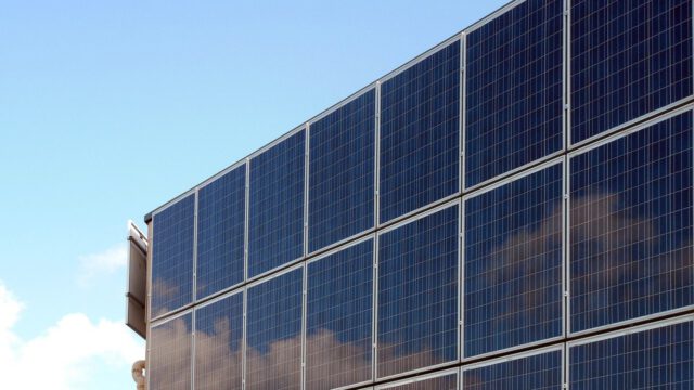solar-cells-2590968_1280-90.jpg