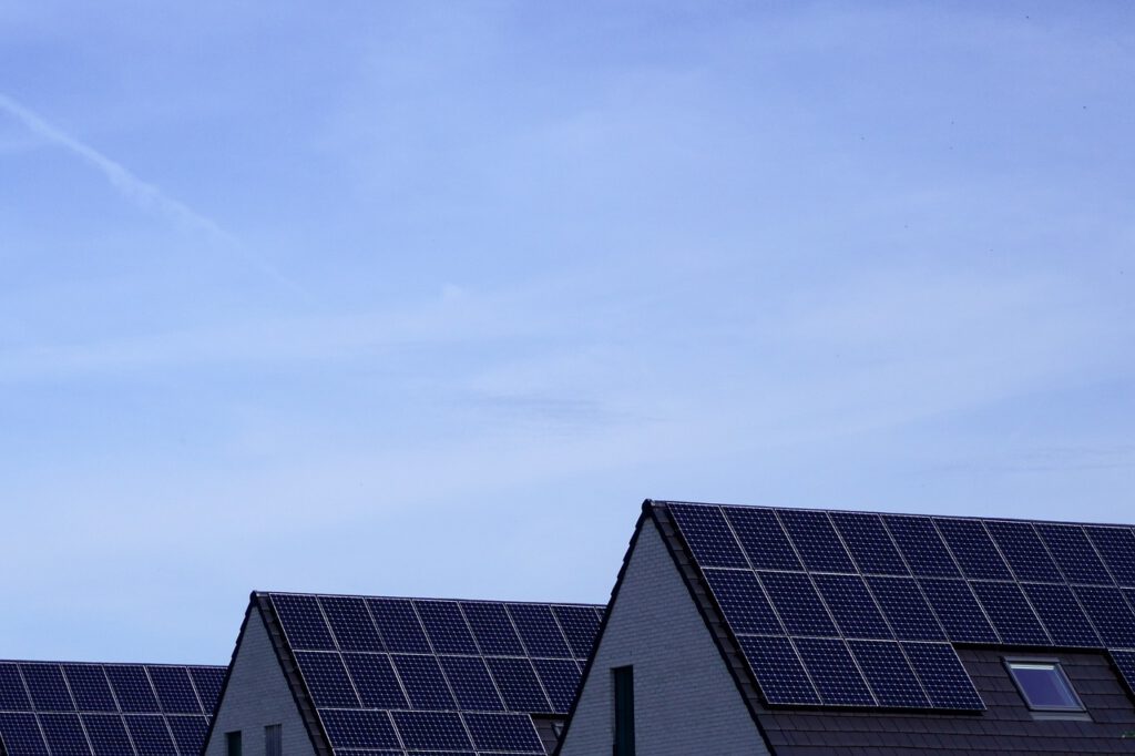 solar-panels-7213967_1280-91.jpg